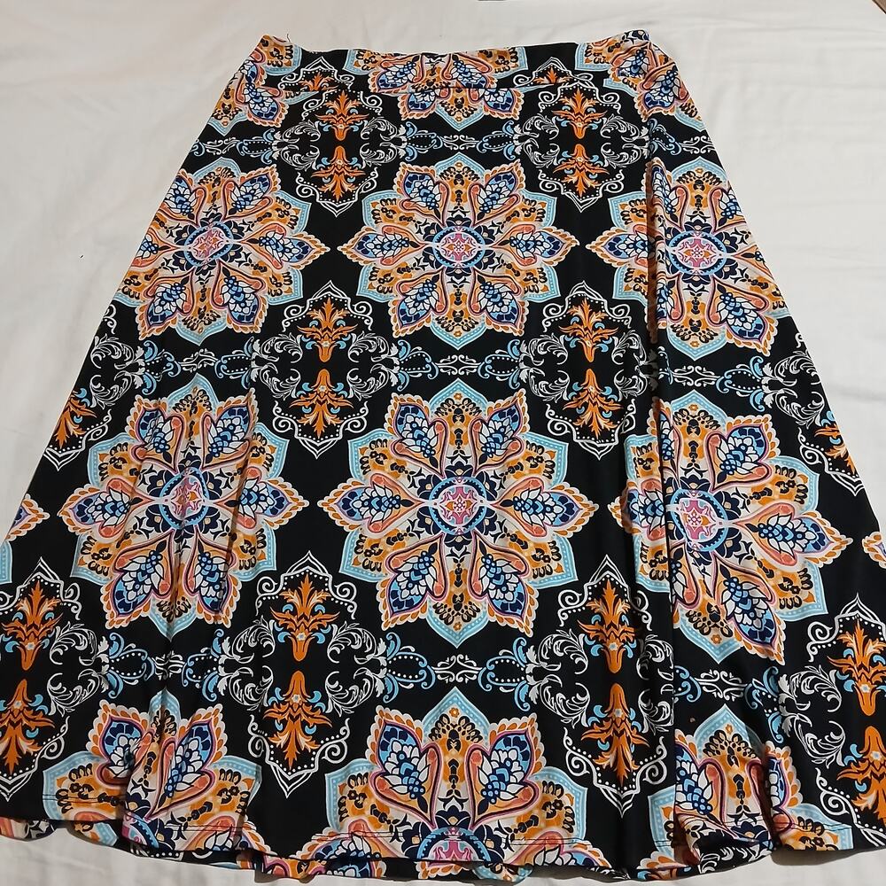 STUDIO Women's 2X Poly/Spandex Blend Mandala Print Black Skirt Easy Care